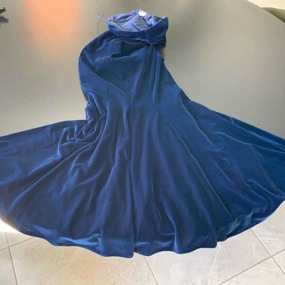 Strapless Blue Velvet Mermaid Bogdar gown - Picture 6 of 6